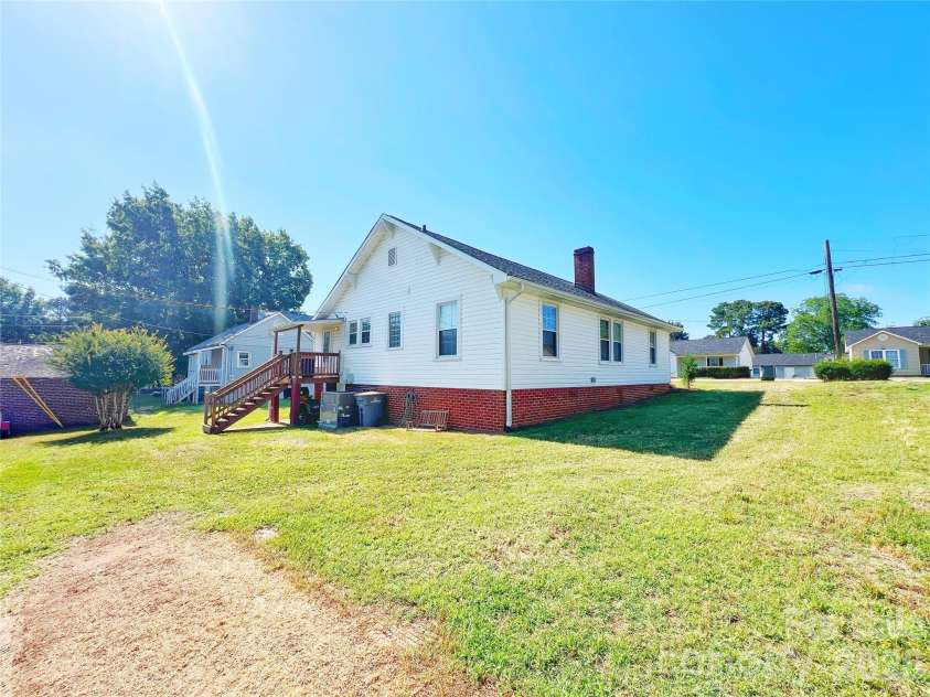 108 Snipe Street, Kannapolis, NC 28081.  MLS# CAR4398594, YatesRealty ID 34091. 
