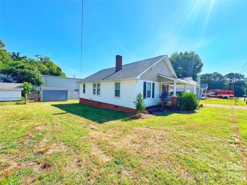 108 Snipe Street, Kannapolis, NC 28081.  MLS# CAR4398594, YatesRealty ID 34091. 
