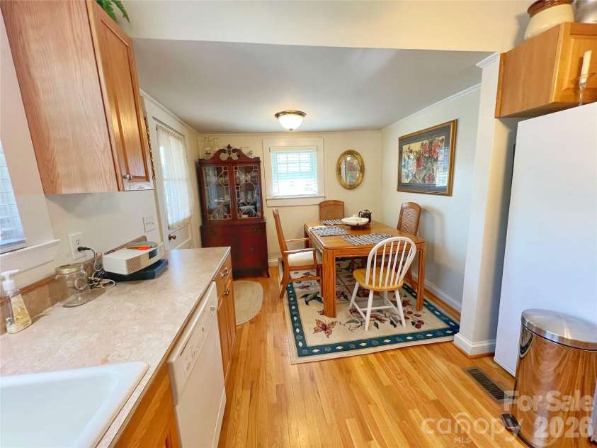 108 Snipe Street, Kannapolis, NC 28081.  MLS# CAR4398594, YatesRealty ID 34091. Kitchen nook