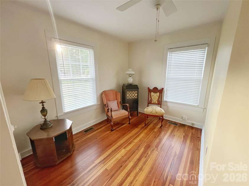 108 Snipe Street, Kannapolis, NC 28081.  MLS# CAR4398594, YatesRealty ID 34091. Looking in small bedroom/office space