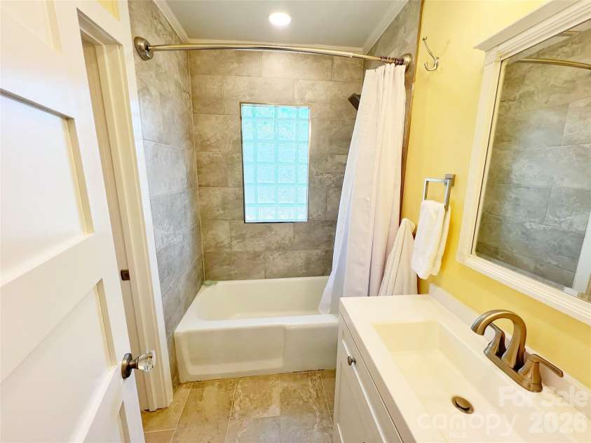 108 Snipe Street, Kannapolis, NC 28081.  MLS# CAR4398594, YatesRealty ID 34091. Remodeled Bathroom