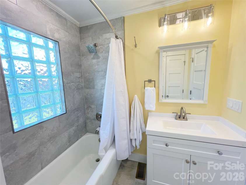 108 Snipe Street, Kannapolis, NC 28081.  MLS# CAR4398594, YatesRealty ID 34091. Remodeled Bathroom