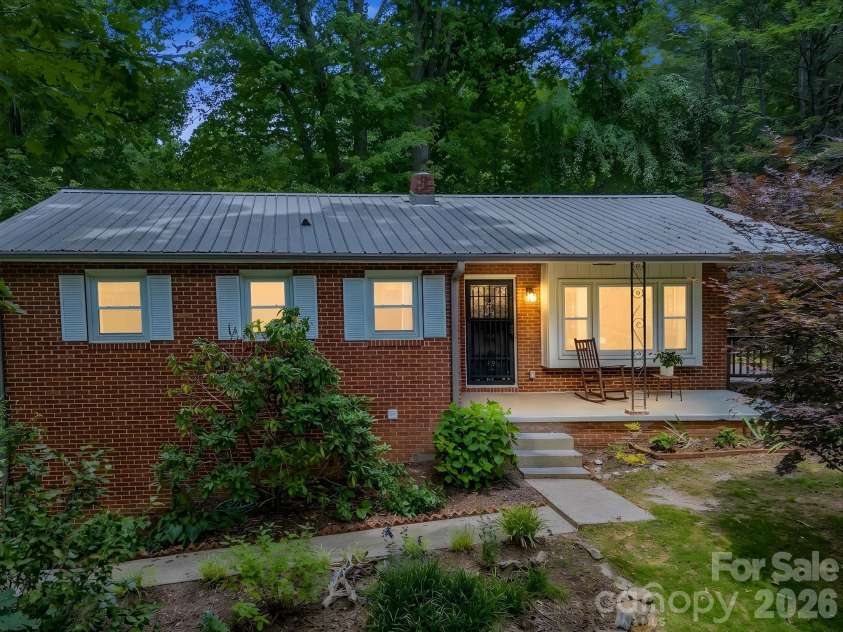 14 Penelope Street, Black Mountain, NC 28711.  MLS# CAR4394587, YatesRealty ID 34094. 
