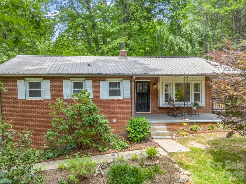 14 Penelope Street, Black Mountain, NC 28711.  MLS# CAR4394587, YatesRealty ID 34094. 