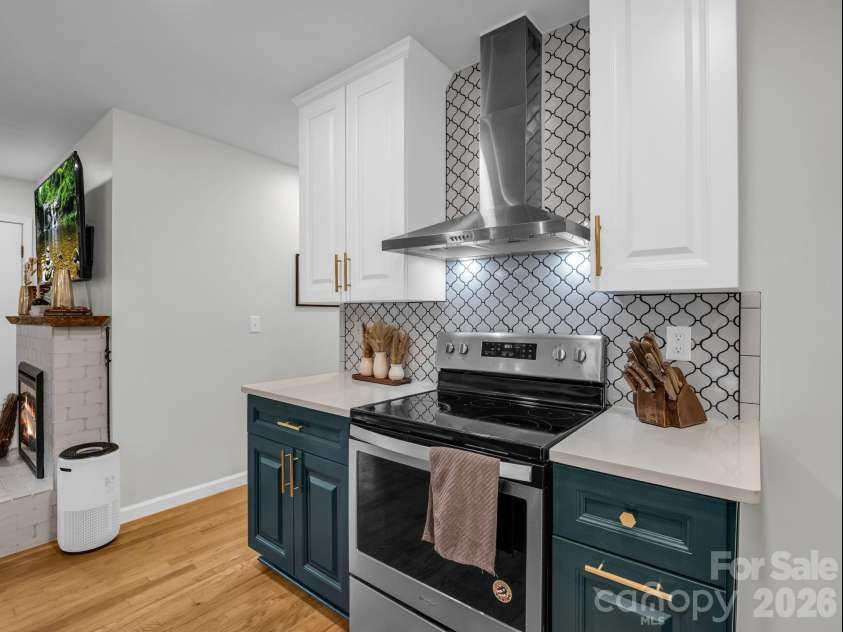 14 Penelope Street, Black Mountain, NC 28711.  MLS# CAR4394587, YatesRealty ID 34094. 