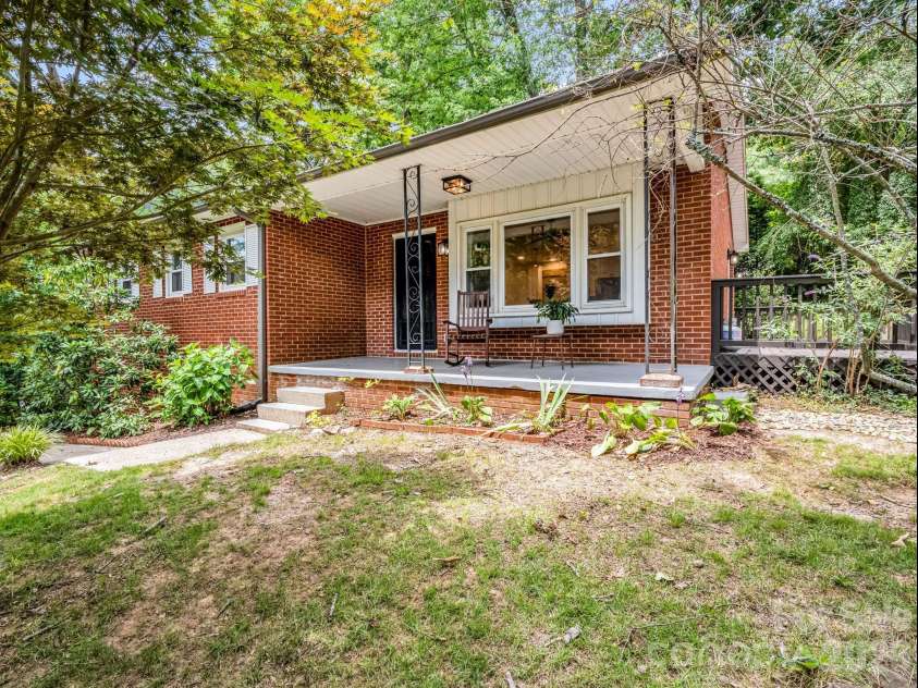 14 Penelope Street, Black Mountain, NC 28711.  MLS# CAR4394587, YatesRealty ID 34094. 