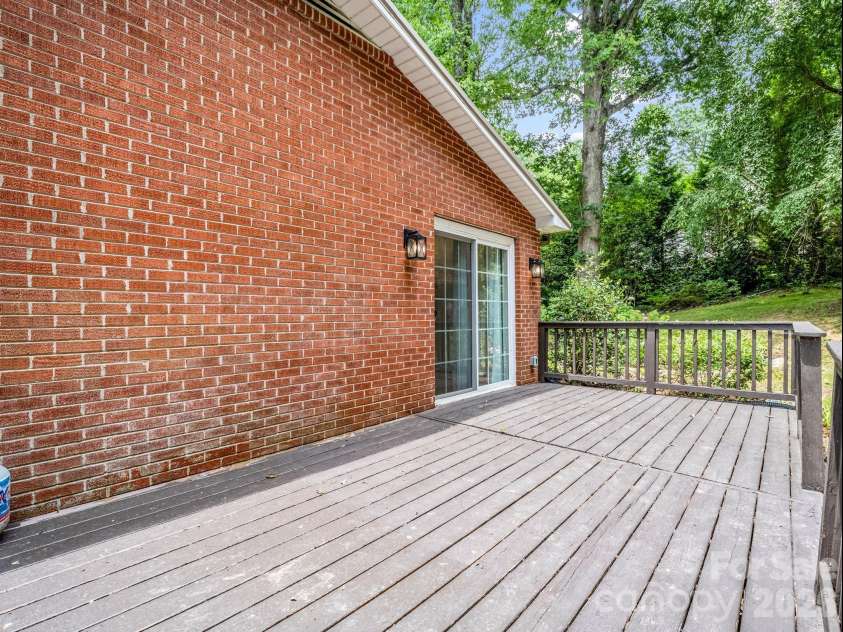 14 Penelope Street, Black Mountain, NC 28711.  MLS# CAR4394587, YatesRealty ID 34094. 