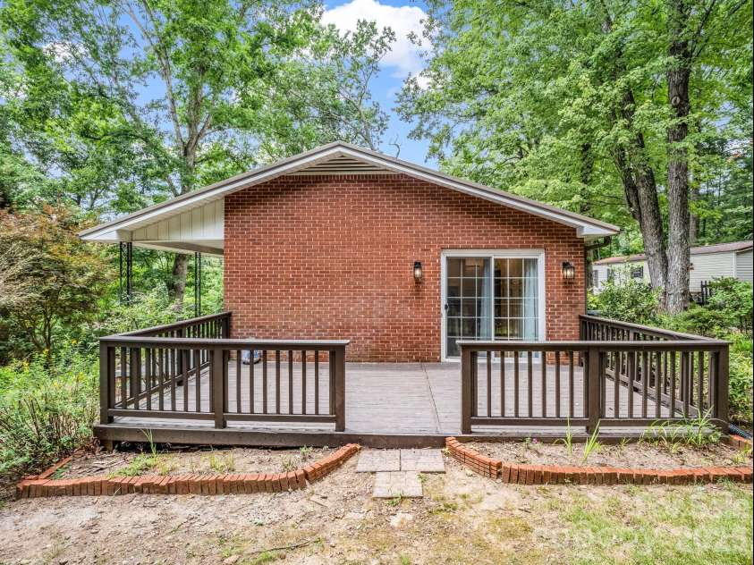 14 Penelope Street, Black Mountain, NC 28711.  MLS# CAR4394587, YatesRealty ID 34094. 