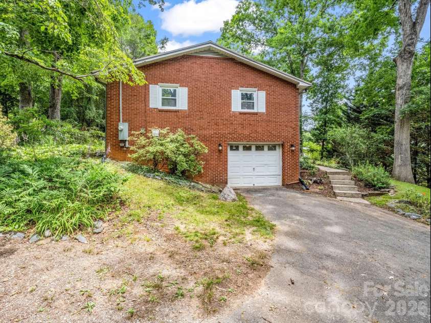 14 Penelope Street, Black Mountain, NC 28711.  MLS# CAR4394587, YatesRealty ID 34094. 