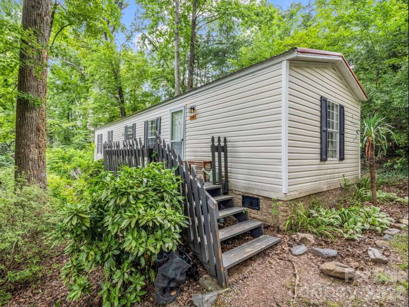 14 Penelope Street, Black Mountain, NC 28711.  MLS# CAR4394587, YatesRealty ID 34094. 
