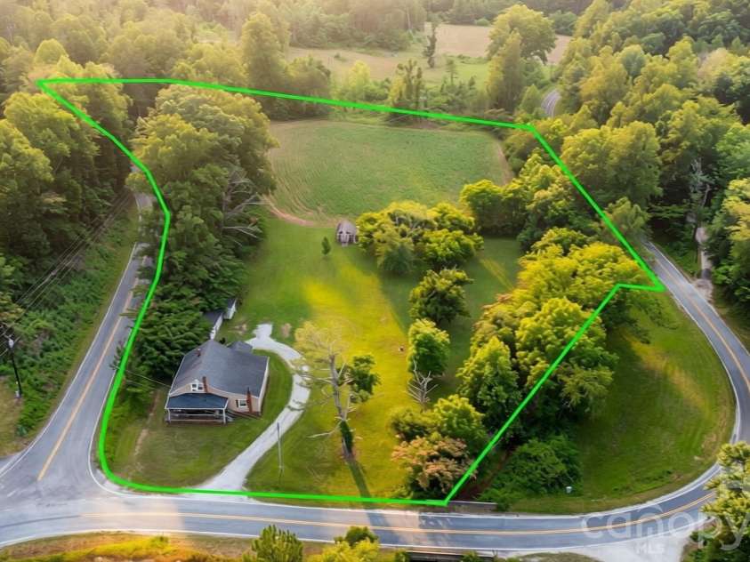 2970 Zacks Fork Road, Lenoir, NC 28645.  MLS# CAR4383651, YatesRealty ID 34099. 