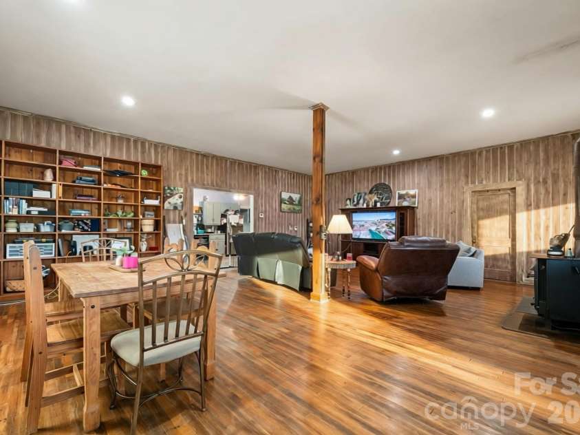 2970 Zacks Fork Road, Lenoir, NC 28645.  MLS# CAR4383651, YatesRealty ID 34099. 