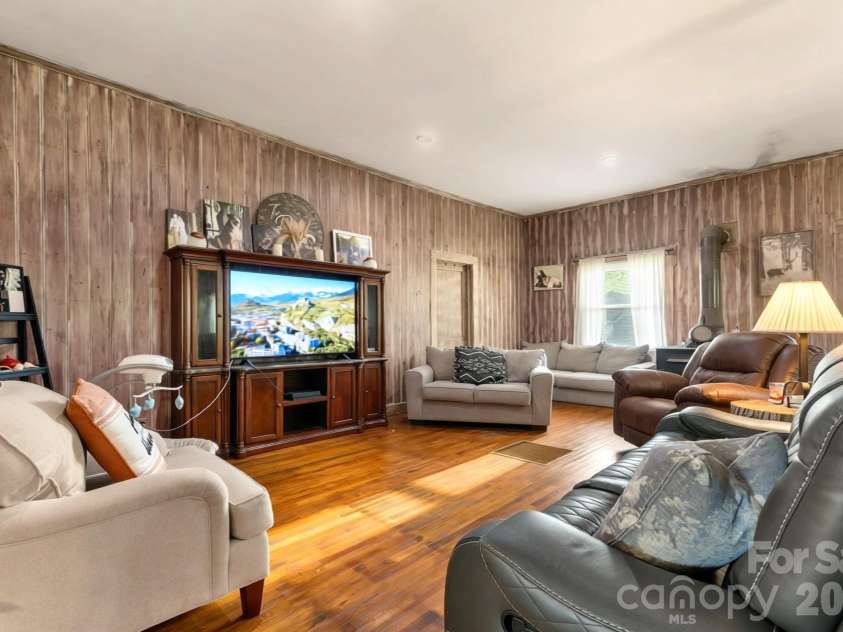 2970 Zacks Fork Road, Lenoir, NC 28645.  MLS# CAR4383651, YatesRealty ID 34099. 