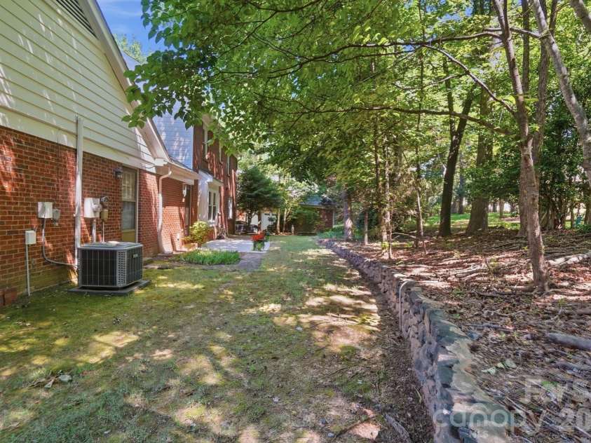 730 Fredricksburg Road, Matthews, NC 28105.  MLS# CAR4396481, YatesRealty ID 34100. 