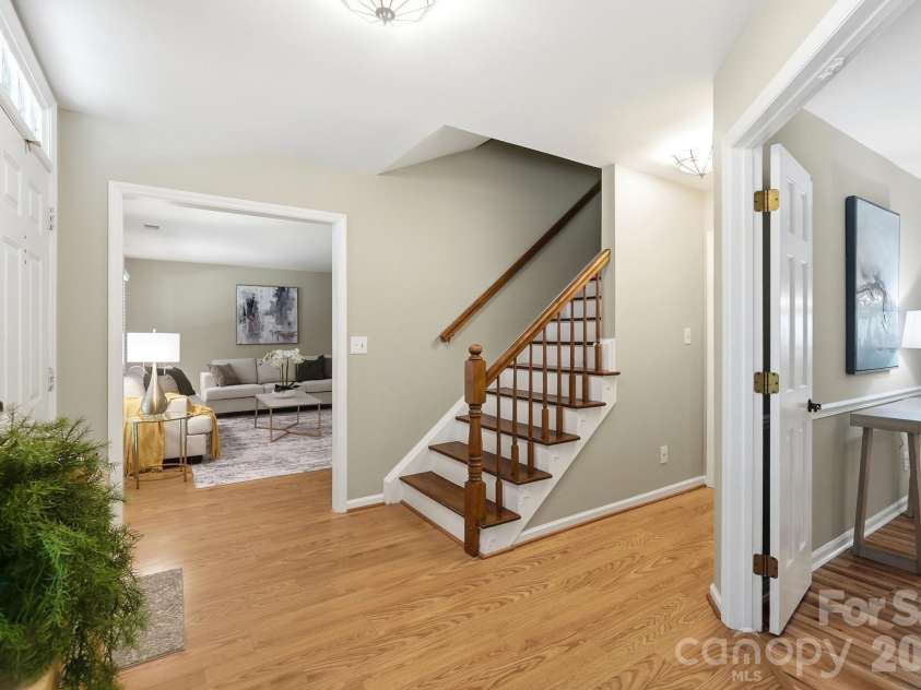730 Fredricksburg Road, Matthews, NC 28105.  MLS# CAR4396481, YatesRealty ID 34100. Front Entry looking into the Living Room