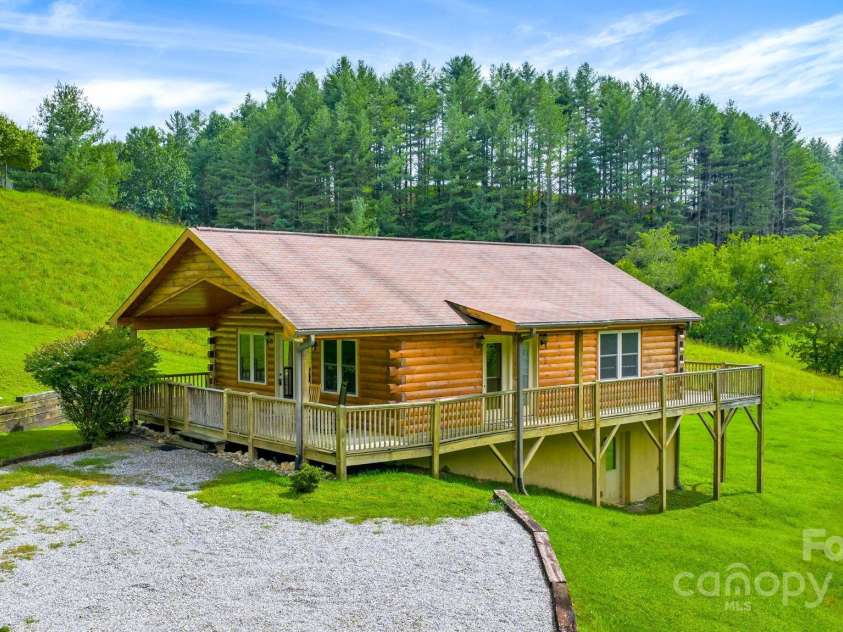 637 River Country Road, Piney Creek, NC 28663.  MLS# CAR4295284, YatesRealty ID 34101. 