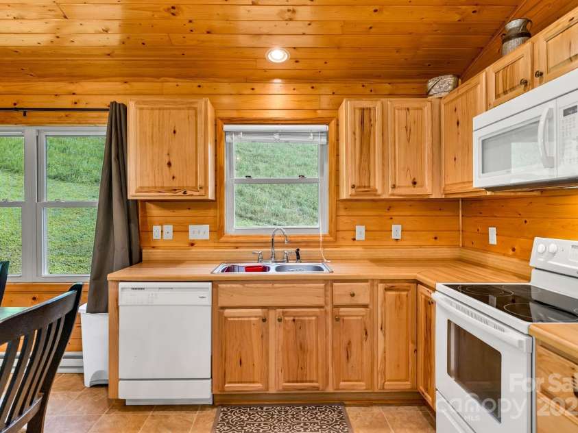 637 River Country Road, Piney Creek, NC 28663.  MLS# CAR4295284, YatesRealty ID 34101. 