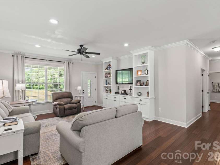 1962 Robin Drive, Lancaster, SC 29720.  MLS# CAR4395844, YatesRealty ID 34102. 