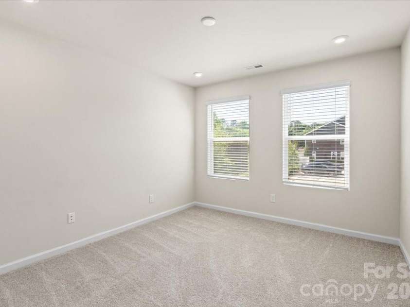 4529 Iron Oak Lane, Charlotte, NC 28269.  MLS# CAR4384034, YatesRealty ID 34105. 