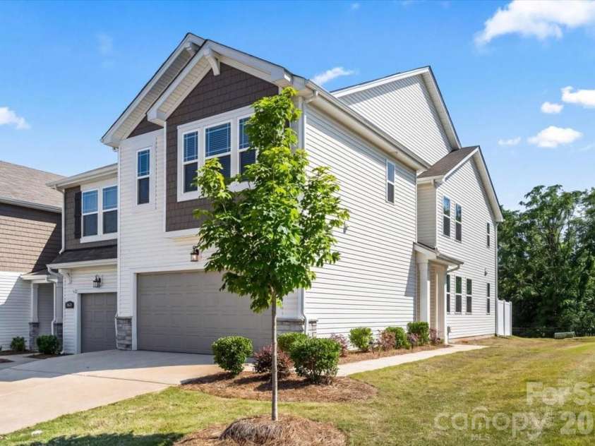 4529 Iron Oak Lane, Charlotte, NC 28269.  MLS# CAR4384034, YatesRealty ID 34105. 