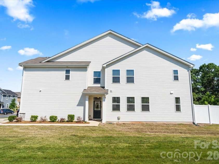 4529 Iron Oak Lane, Charlotte, NC 28269.  MLS# CAR4384034, YatesRealty ID 34105. 