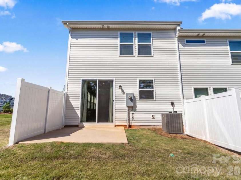 4529 Iron Oak Lane, Charlotte, NC 28269.  MLS# CAR4384034, YatesRealty ID 34105. 