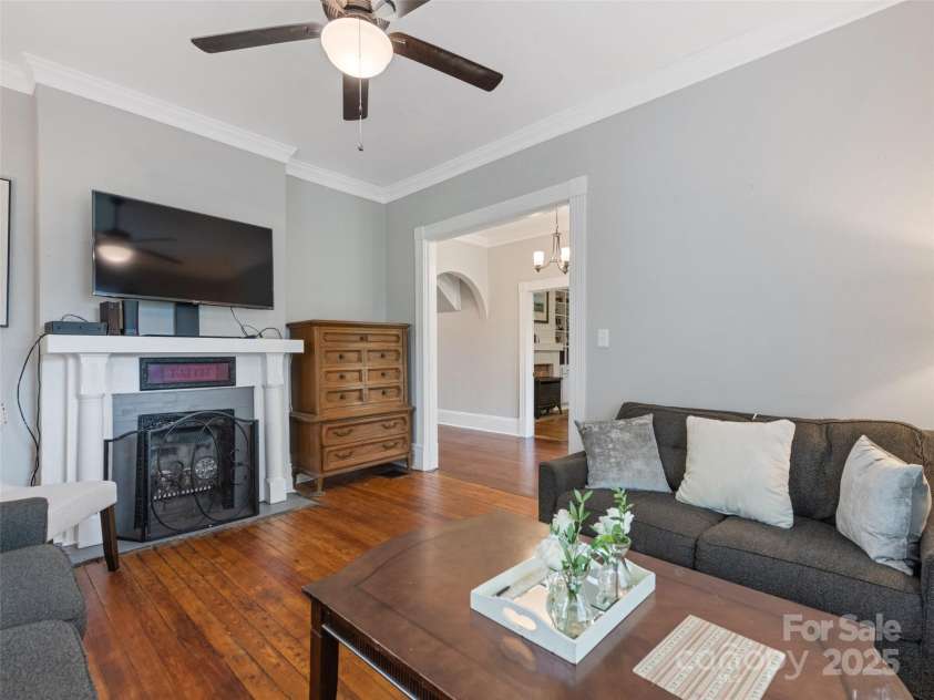 145 Shackford Street, Waynesville, NC 28786.  MLS# CAR4295587, YatesRealty ID 34106. 