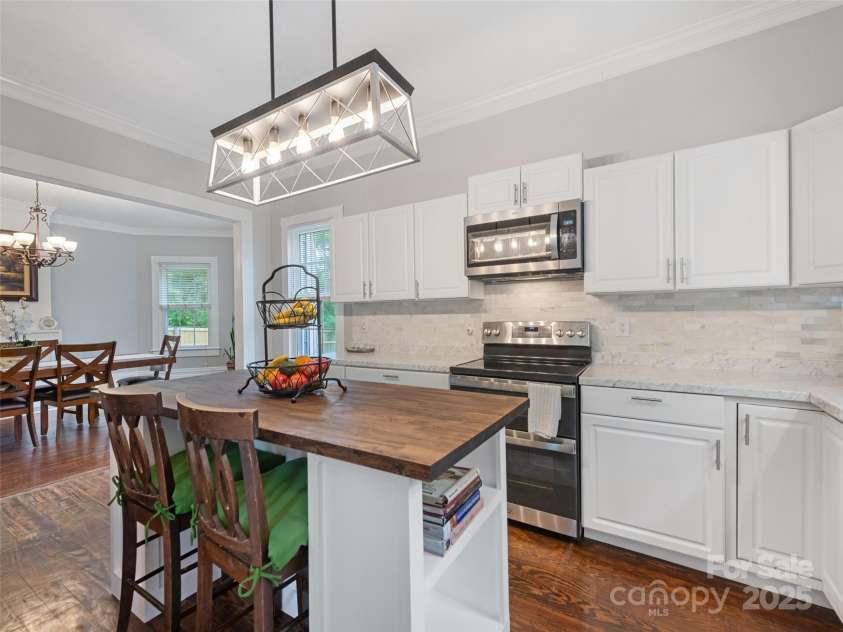 145 Shackford Street, Waynesville, NC 28786.  MLS# CAR4333580, YatesRealty ID 34106. 