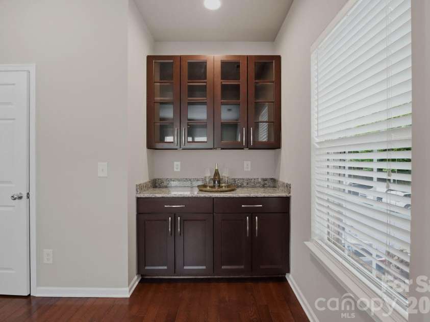 6226 Rockefeller Lane, Charlotte, NC 28210.  MLS# CAR4361301, YatesRealty ID 34108. 