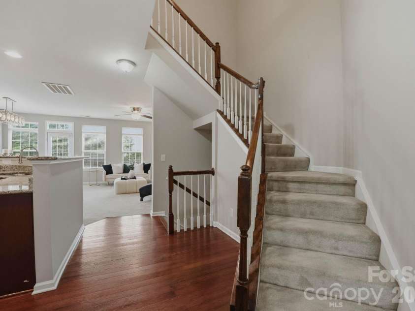 6226 Rockefeller Lane, Charlotte, NC 28210.  MLS# CAR4361301, YatesRealty ID 34108. 