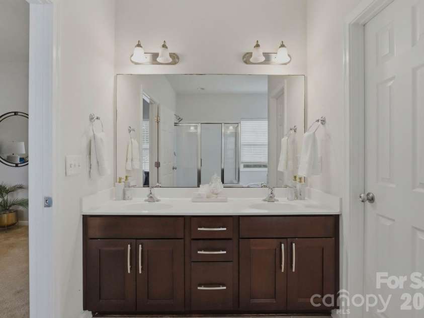 6226 Rockefeller Lane, Charlotte, NC 28210.  MLS# CAR4361301, YatesRealty ID 34108. 