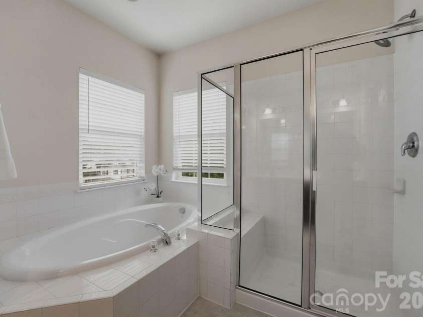 6226 Rockefeller Lane, Charlotte, NC 28210.  MLS# CAR4361301, YatesRealty ID 34108. 