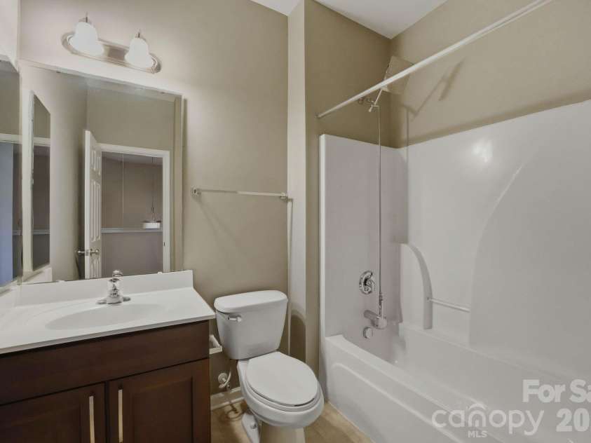 6226 Rockefeller Lane, Charlotte, NC 28210.  MLS# CAR4361301, YatesRealty ID 34108. 