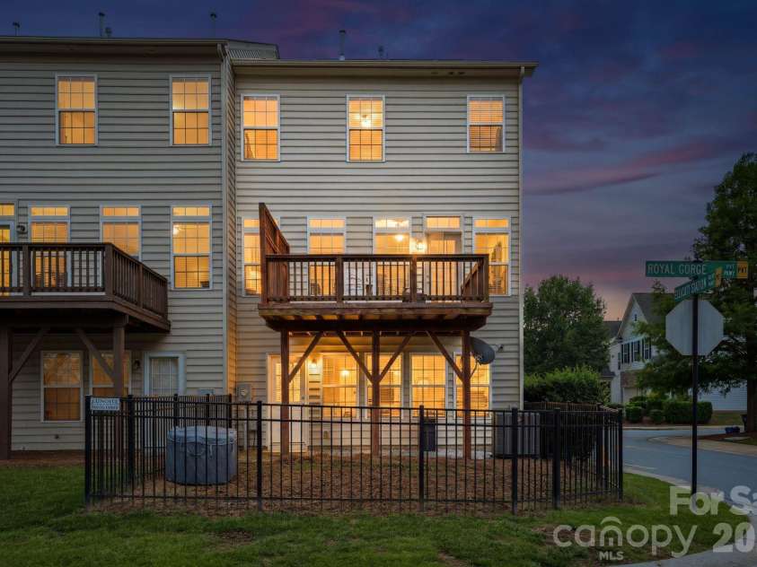 6226 Rockefeller Lane, Charlotte, NC 28210.  MLS# CAR4361301, YatesRealty ID 34108. 