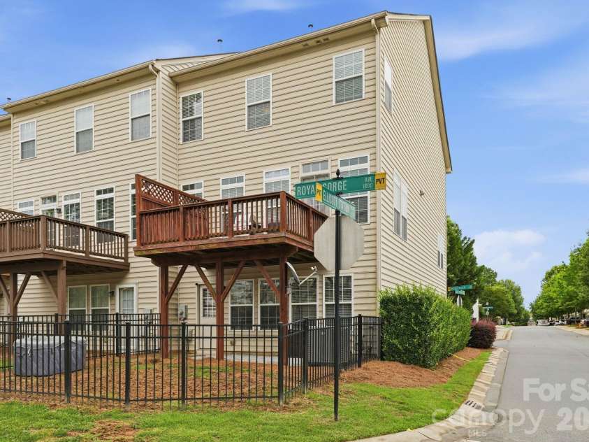 6226 Rockefeller Lane, Charlotte, NC 28210.  MLS# CAR4361301, YatesRealty ID 34108. 