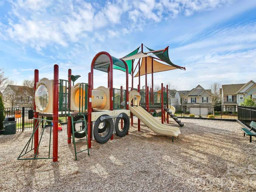 6226 Rockefeller Lane, Charlotte, NC 28210.  MLS# CAR4361301, YatesRealty ID 34108. 