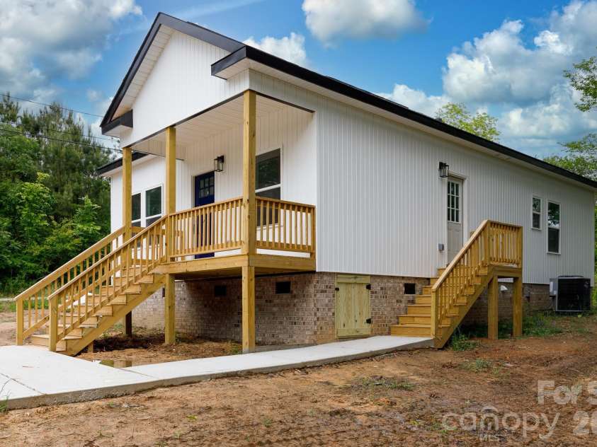 7.5 Wilson Avenue, Great Falls, SC 29055.  MLS# CAR4377657, YatesRealty ID 34109. 