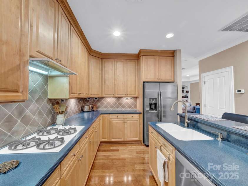 526 Church Street, Charlotte, NC 28202.  MLS# CAR4291951, YatesRealty ID 34110. 