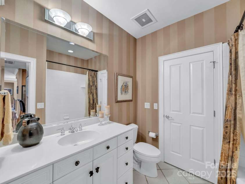 526 Church Street, Charlotte, NC 28202.  MLS# CAR4291951, YatesRealty ID 34110. 