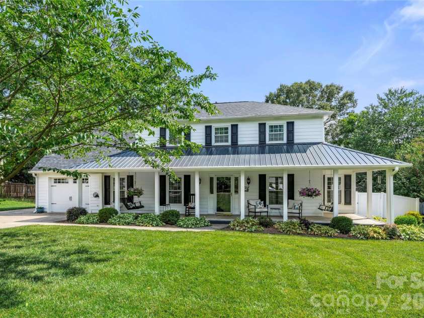 1401 Rivermont Drive, Gastonia, NC 28054.  MLS# CAR4393085, YatesRealty ID 34112. 