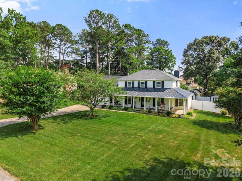 1401 Rivermont Drive, Gastonia, NC 28054.  MLS# CAR4393085, YatesRealty ID 34112. 