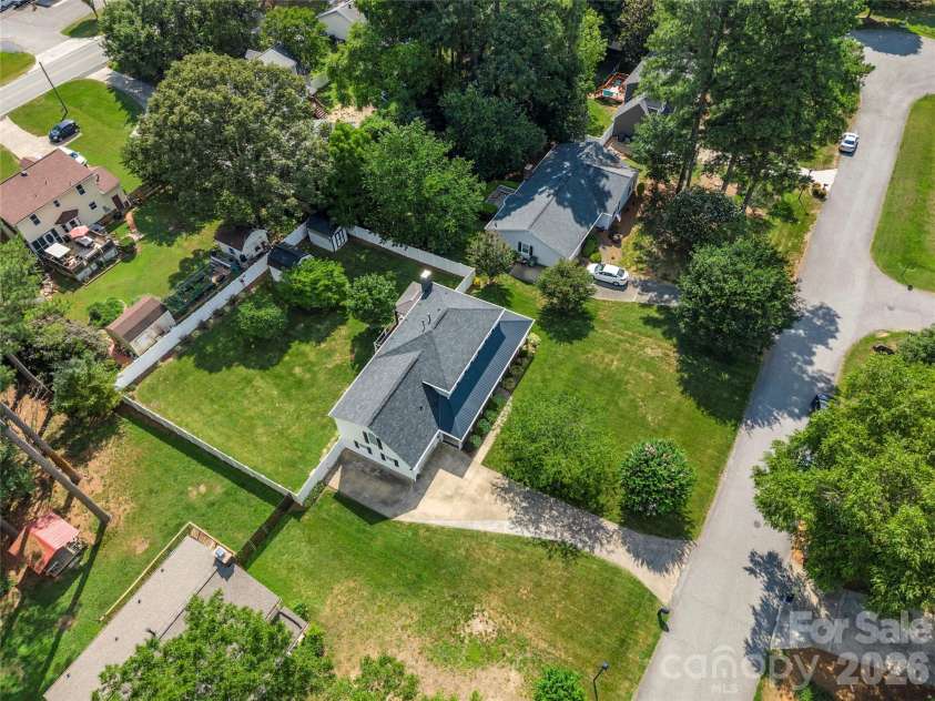 1401 Rivermont Drive, Gastonia, NC 28054.  MLS# CAR4393085, YatesRealty ID 34112. 