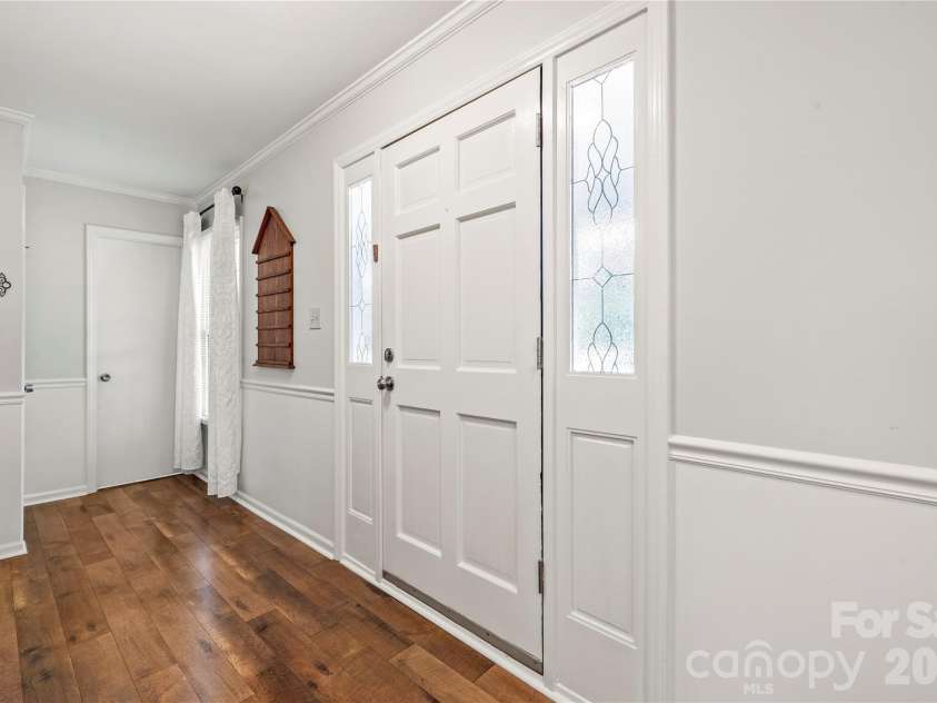 1401 Rivermont Drive, Gastonia, NC 28054.  MLS# CAR4393085, YatesRealty ID 34112. 