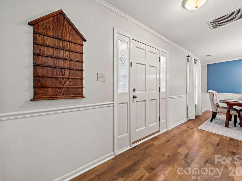 1401 Rivermont Drive, Gastonia, NC 28054.  MLS# CAR4393085, YatesRealty ID 34112. 