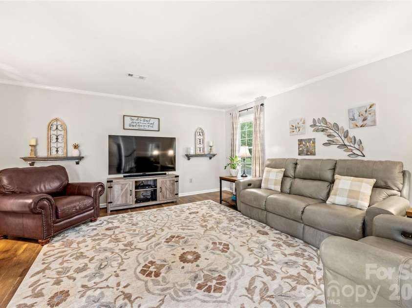 1401 Rivermont Drive, Gastonia, NC 28054.  MLS# CAR4393085, YatesRealty ID 34112. 