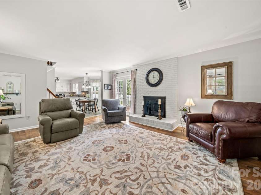 1401 Rivermont Drive, Gastonia, NC 28054.  MLS# CAR4393085, YatesRealty ID 34112. 
