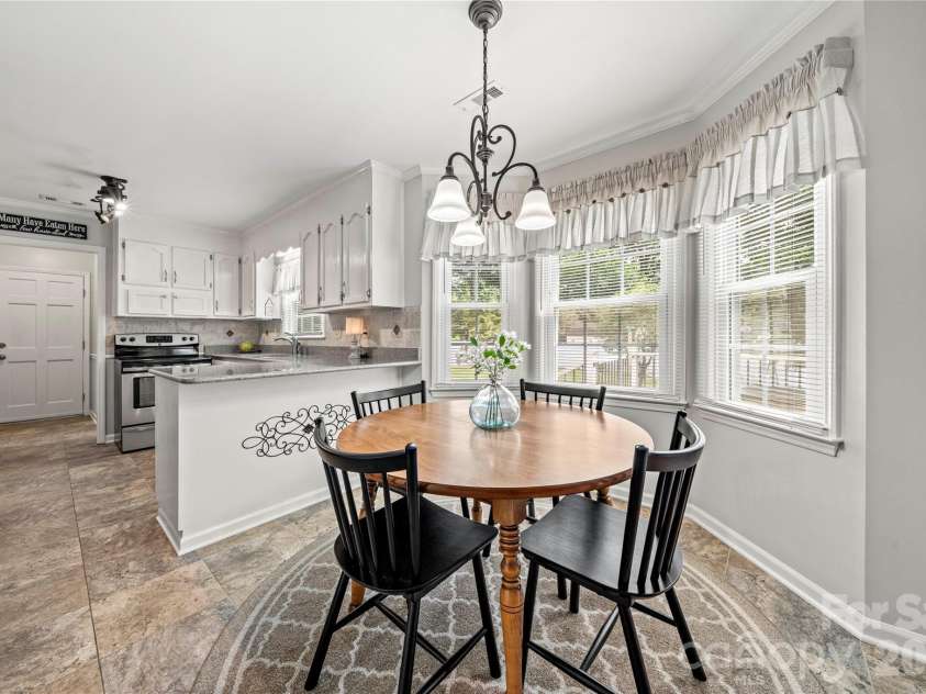1401 Rivermont Drive, Gastonia, NC 28054.  MLS# CAR4393085, YatesRealty ID 34112. 
