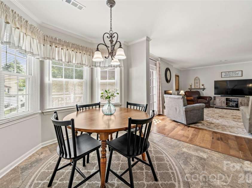 1401 Rivermont Drive, Gastonia, NC 28054.  MLS# CAR4393085, YatesRealty ID 34112. 