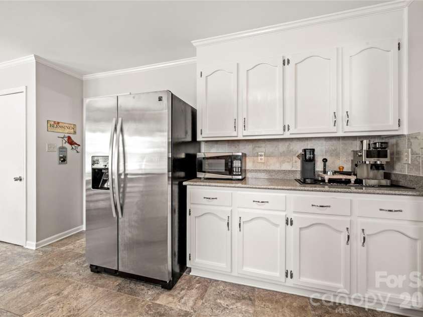 1401 Rivermont Drive, Gastonia, NC 28054.  MLS# CAR4393085, YatesRealty ID 34112. 