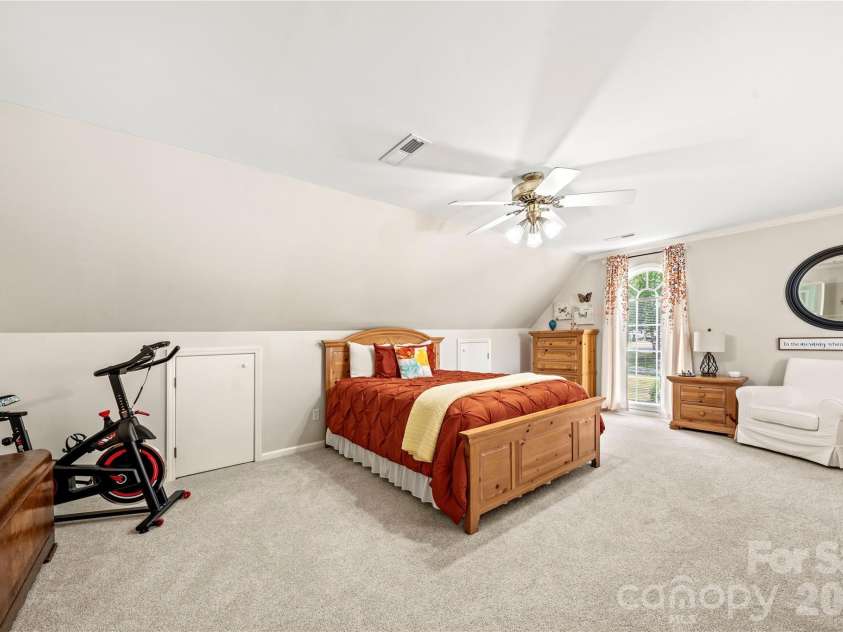 1401 Rivermont Drive, Gastonia, NC 28054.  MLS# CAR4393085, YatesRealty ID 34112. 